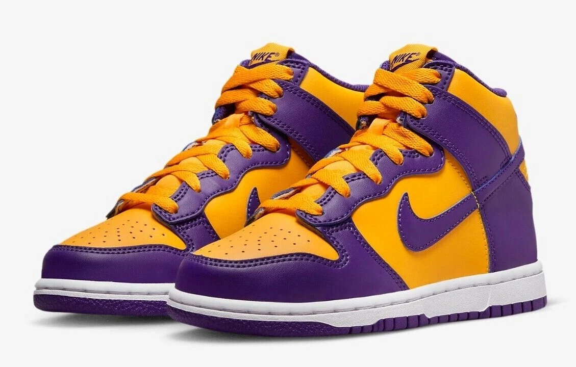 Nike high dunks on cheap court