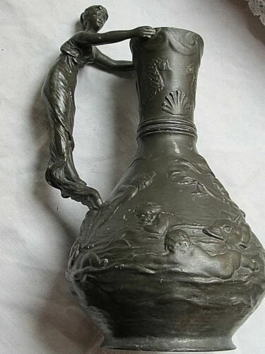 Vase de décoration Art nouveau en etain