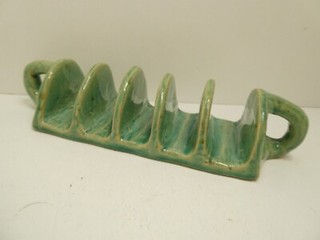 VINTAGE AUSTRALIAN POTTERY ARTS AND CRAFTS TOAST RACK E.CLARK 1947