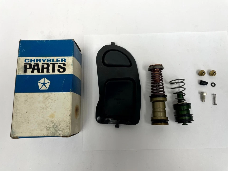 Plymouth Chrysler Dodge 1967-1969 equipamiento de reparación de cilindro maestro 2808617 nuevo en stock Foto 3 de 4