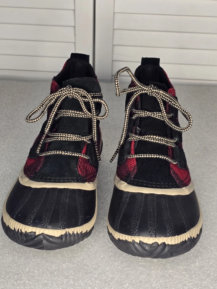 Botas Sorel Out N About Plus para mujer 7,5 negras rojas a cuadros impermeables lluvia de pato Foto 3 de 4