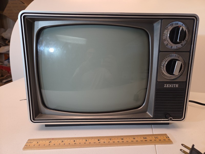 1980s ZENITH 12" TV Black & White TELEVISION Service# BT120Y TESTED! Tube WORKS!
