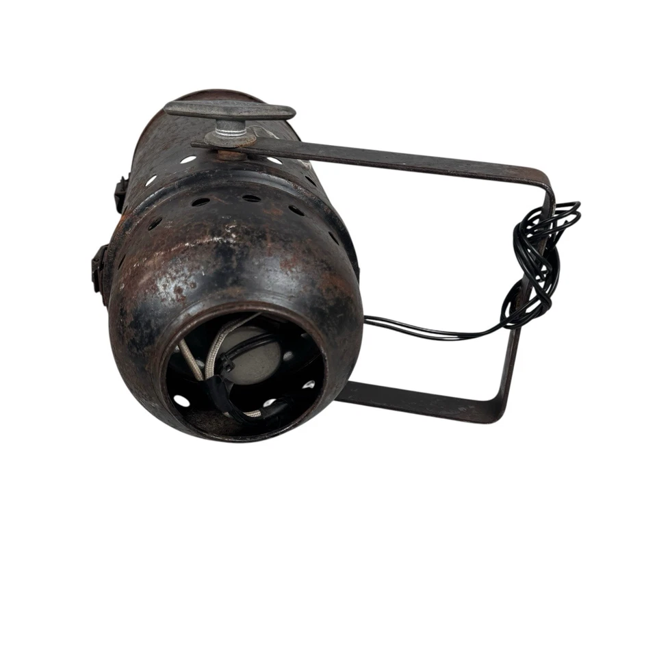 Vintage Stage Light Can Heavy Petina With GE Stage Light Bulb AS IS Antique - Image 4 of 4