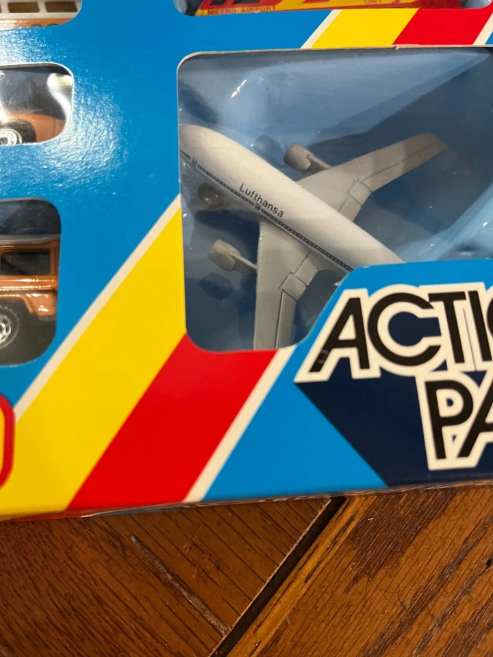 1986 Matchbox G-11 Action Pack - Lufthaasa - Image 2 of 4