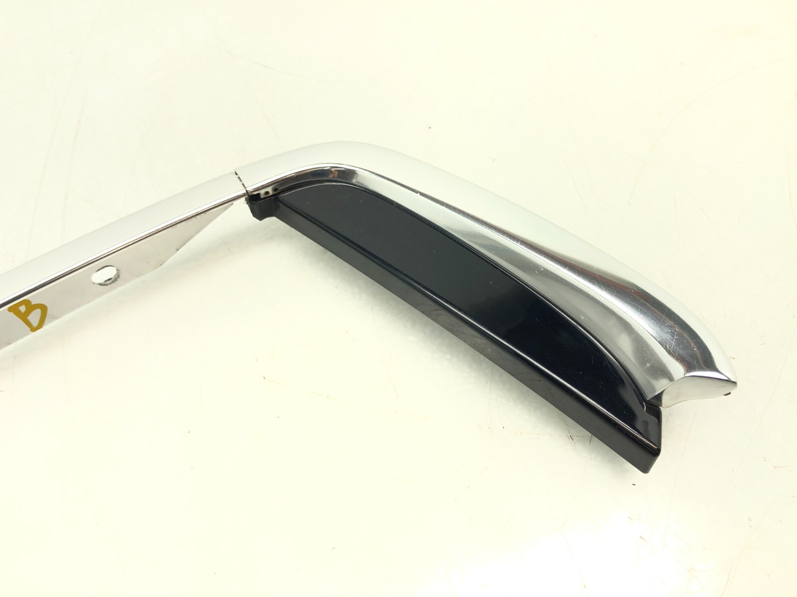 2014-2017 MASERATI GHIBLI LEFT DRIVER UPPER ROOF WINDOW MOLDING TRIM CHROME OEM.