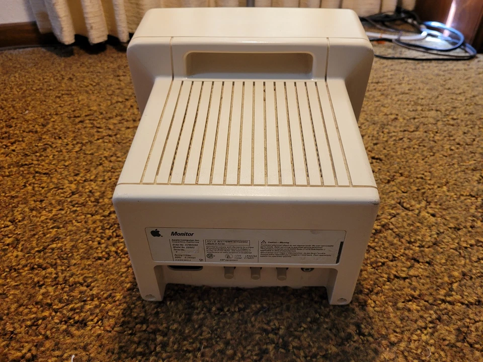 Apple IIc Computer Monitor G090S A2M4090 825-0633-A - Image 3 of 4