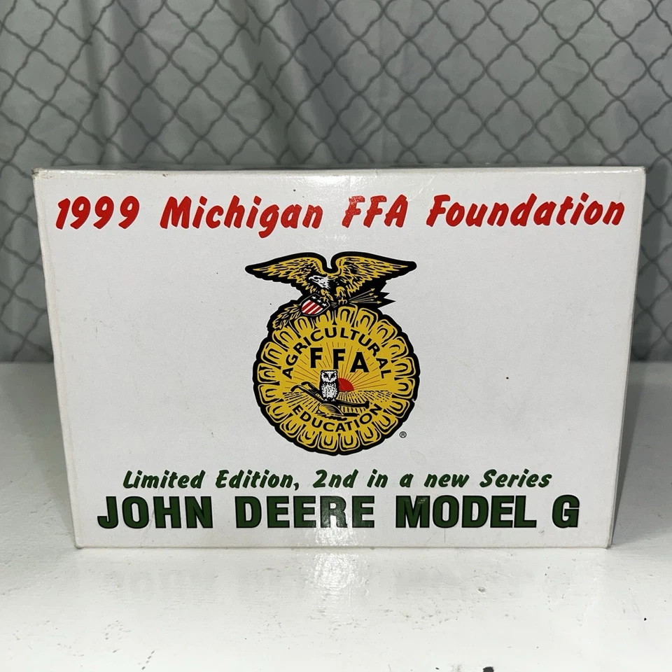 1999 Ertl 1/16 JOHN DEERE Model G Diecast Metal Collector Tractor Michigan FFA - Image 2 of 4