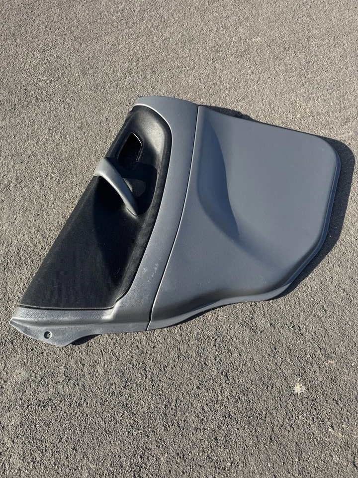 Panel de puerta de pasajero trasero Suzuki Aerio 06 negro OEM Foto 2 de 4