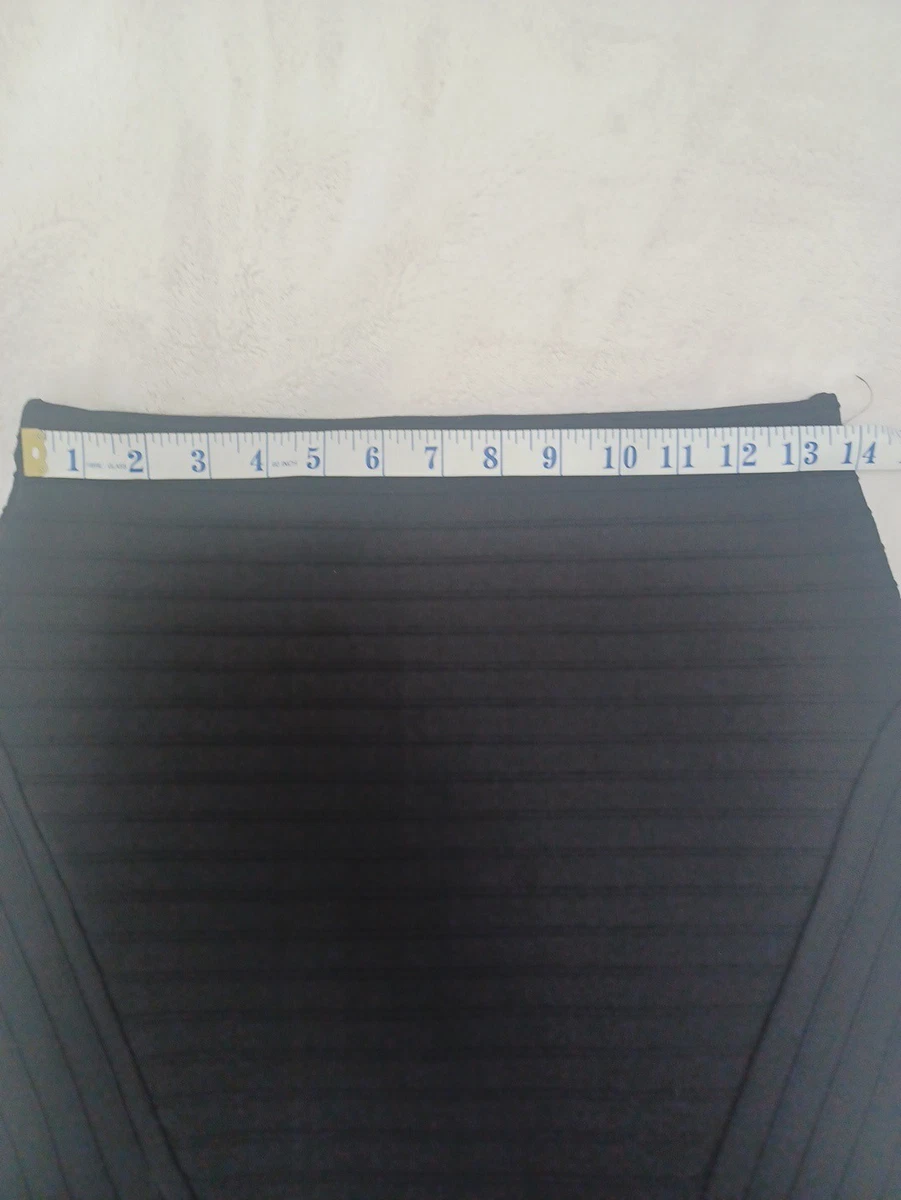 Minifalda Bershka Negra Elástica Talla L UK, Excelente Estado