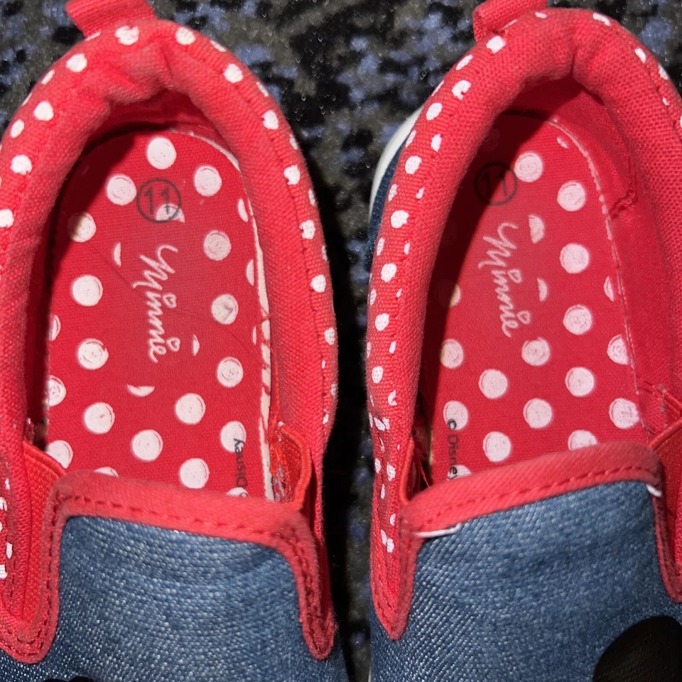 Zapatos sin cordones Disney Mickey Mouse jóvenes niños talla 11 usados. Foto 4 de 4