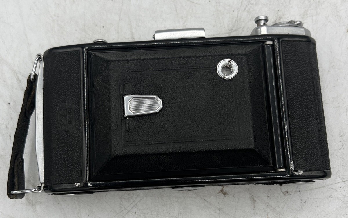 Zeiss Ikon iKonta 521/2 Camera with leather case Good Condition