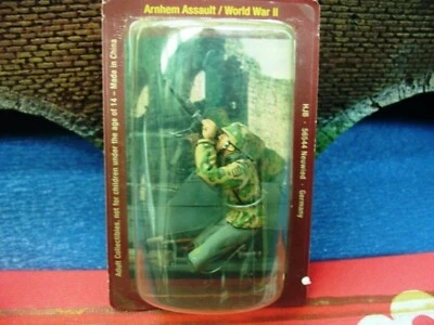 WOW EXTREMELY RARE Waffen SS Grenadier fire MP44 Sturmgeweh LE900 1:32 HJB-BNIB - Image 1 of 3