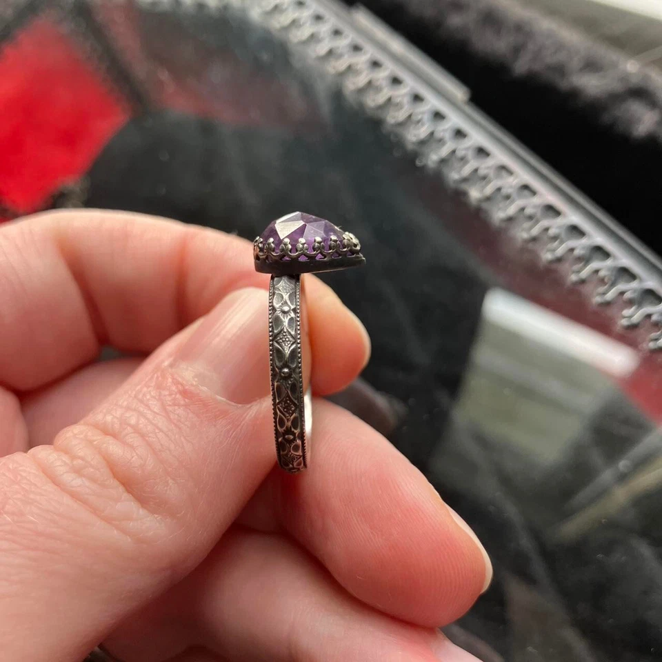 Anillo colgante Dioniso - *Joyería con cuerdas de estrellas* - Plata envejecida con amatista Foto 2 de 2