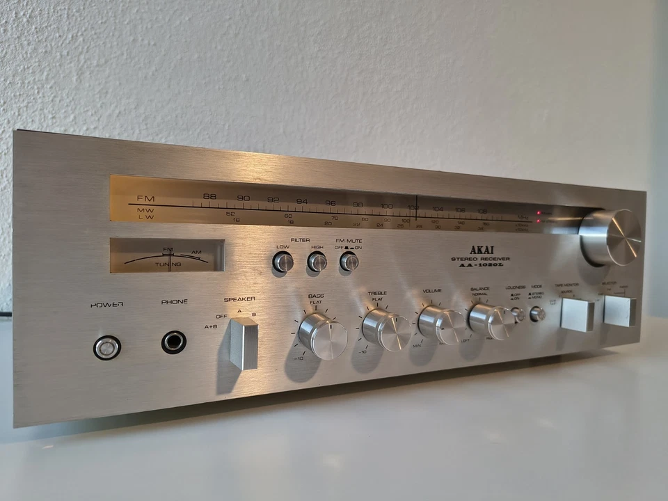 AKAI AA-1020L Stereo Receiver – Warm Vintage Sound and Iconic Design - Bild 2 von 4