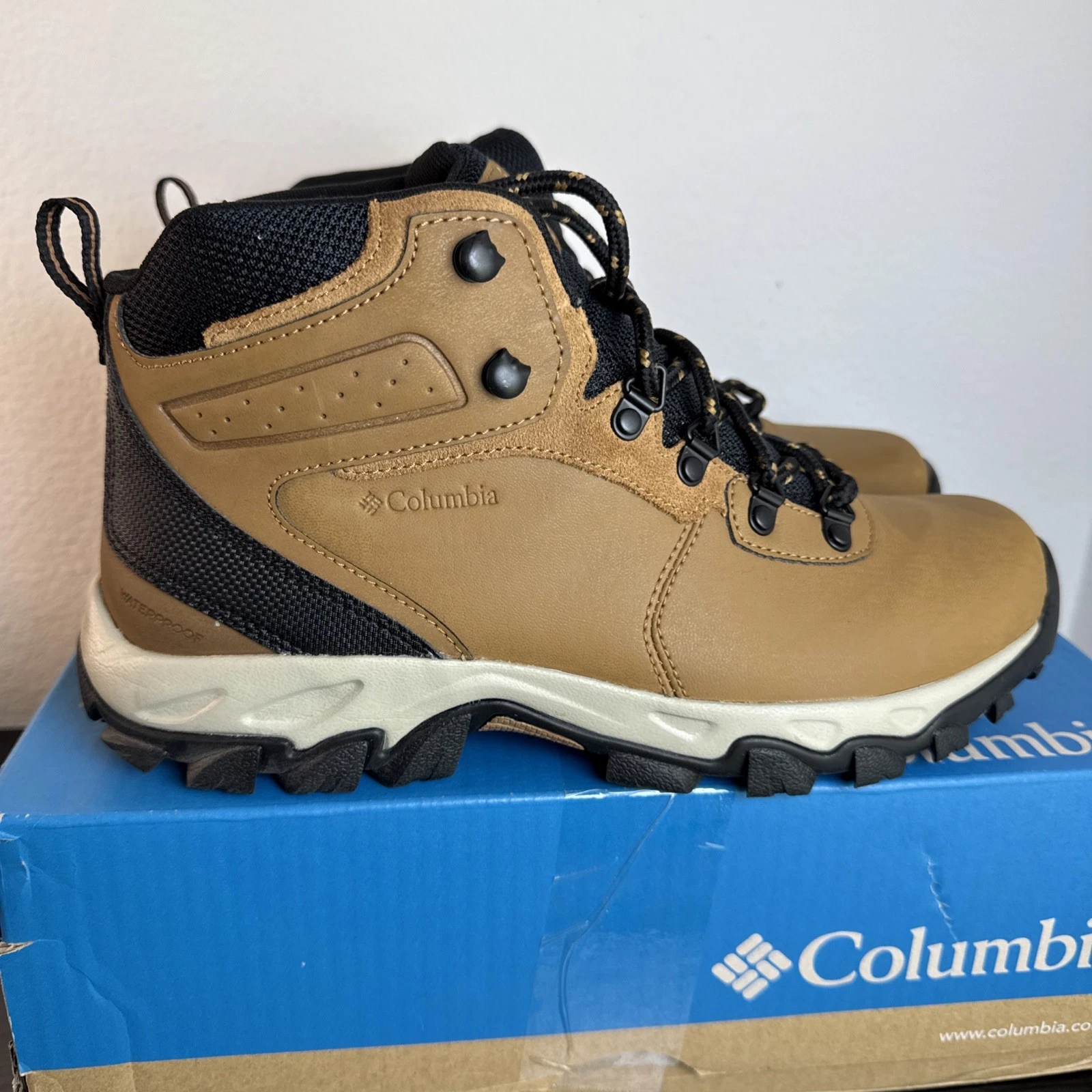 Columbia Men's Newton Ridge Plus II Waterproof Hiking Boot Elk Black Leather 8.5