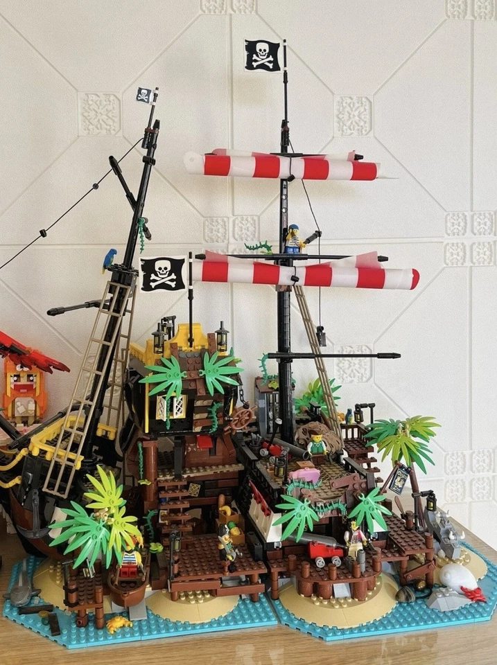 LEGO Ideas: Pirates of Barracuda Bay Used 99.99% Complete W/instruction - Image 2 of 4