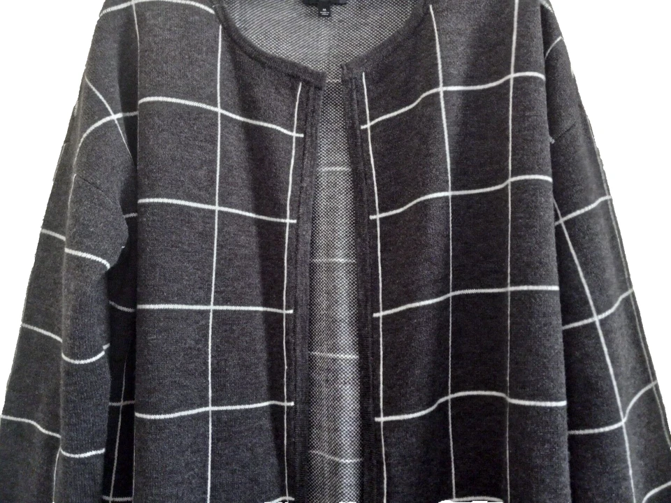 Women's Stylish Long Winter Sweater Gry/Wht Check Print by The Limited Size M - Image 4 of 4