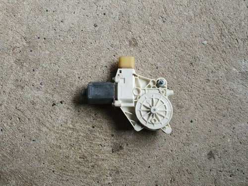 BMW 3er E90 E91 LCI Fensterhebermotor vorne rechts 6927028