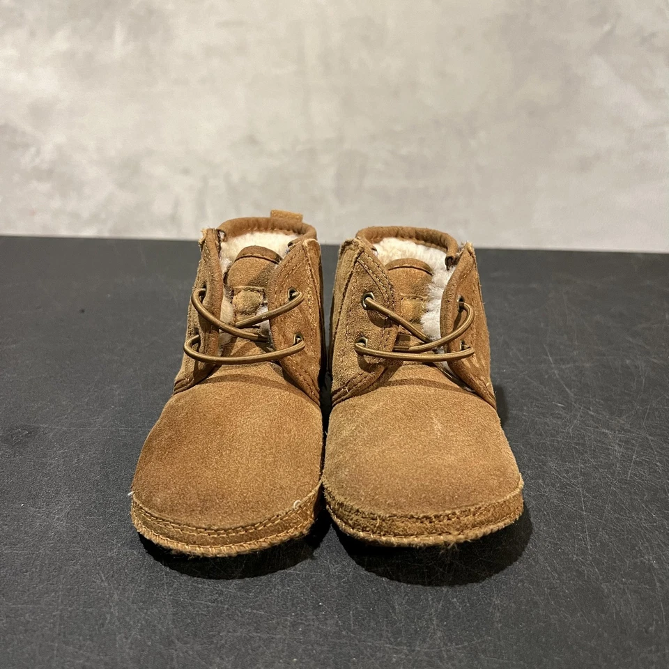 UGG Neumel Boots Infant Size 4/5c Chestnut Suede Shearling Chukka Bootie Crib - Image 2 of 4