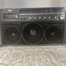 Magnavox D8443 Vintage Boombox -4 Band Am/Fm Cassette Player Radio Works