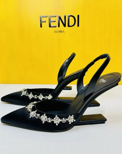 Fendi First Slingback Tacchi Nero Raso Con Cristallo Nero Taglia 37 5 Vendita al Dettaglio $1790