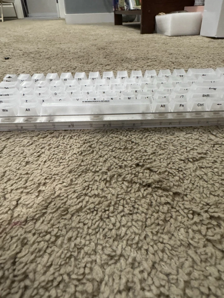 Teclado silencioso cremoso High Ground con interruptores silenciosos Foto 2 de 4