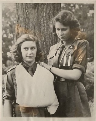Queen Elizabeth, Margaret Wartime 1943, Practice First Aid Original Press Photo