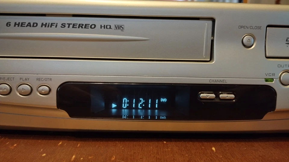 Videoregistratore VHS + DVD Combo Funai DPVR-5600 REVISIONATO Con Telecomando. - Immagine 4 di 4