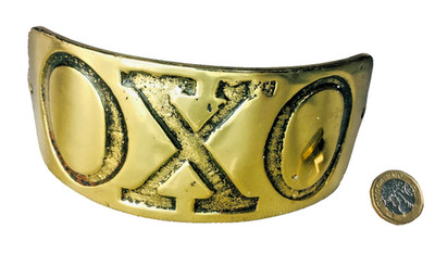 OXO geschwungene Plakette Messing Metall Metallwaren Vintage ra