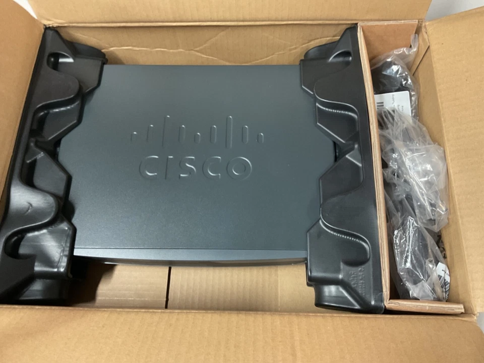 Cisco 800 Series C887VAM  Integrated Services Router brand NEW BOXED - Image 4 of 4