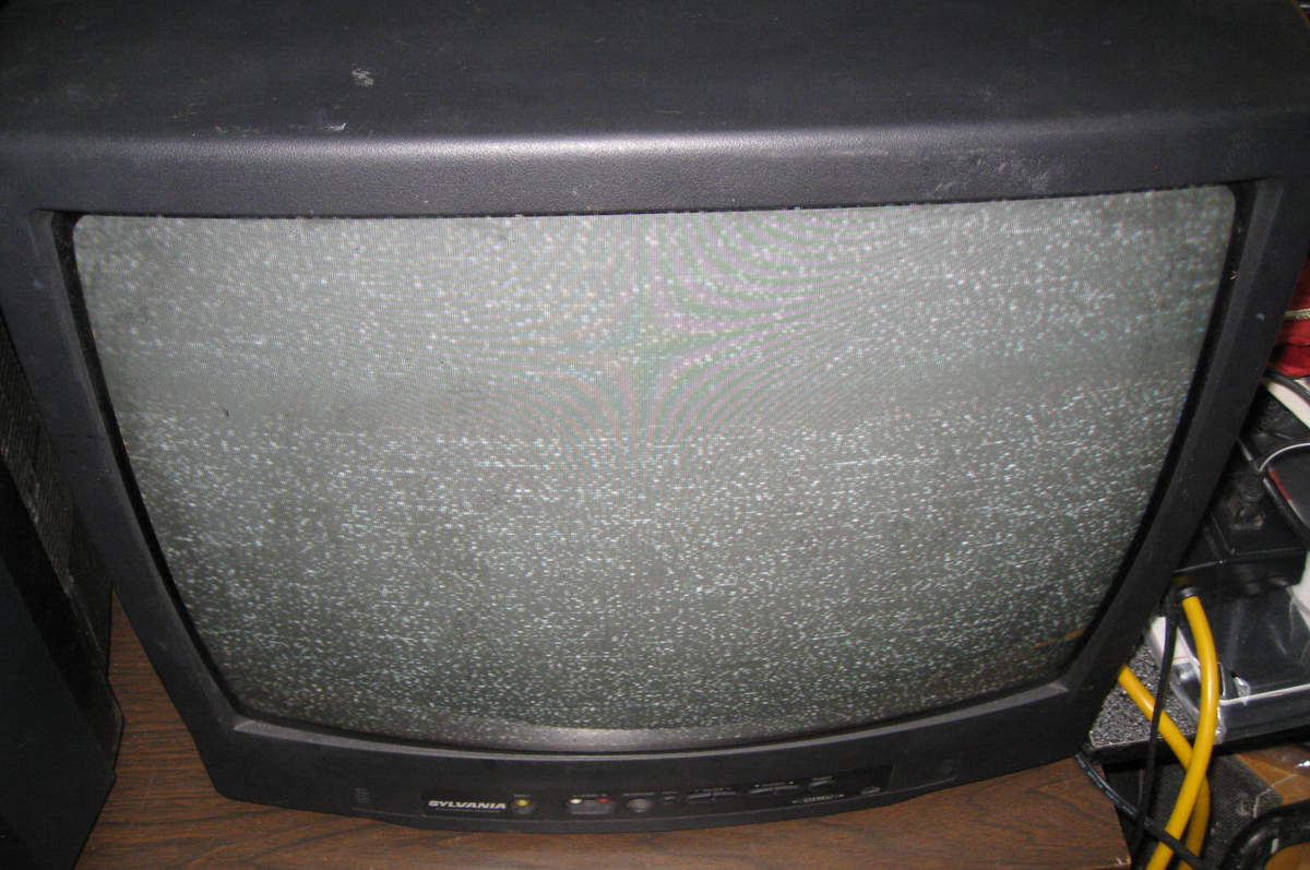 Sylvania CRT retro 19