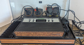 Vtg Atari 2600 Video Game Console W/ Controllers Power Cable Not Tested in case