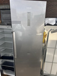 Working Fridge Used. 6 Foot Ish