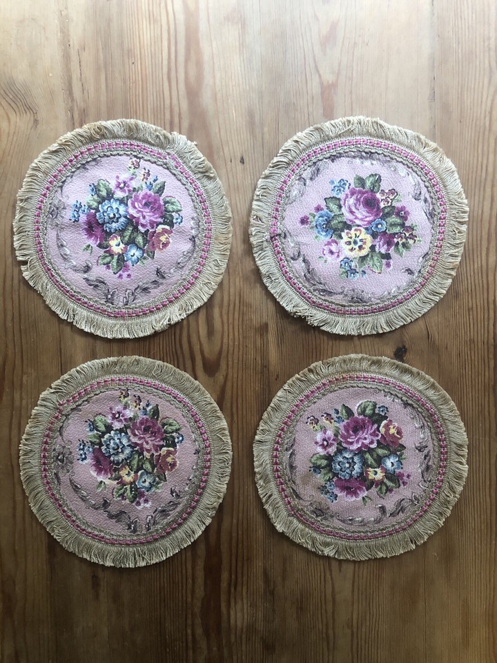 Vintage Set x 4 Pretty Floral Placemats / Vintage Fabric / Fringe