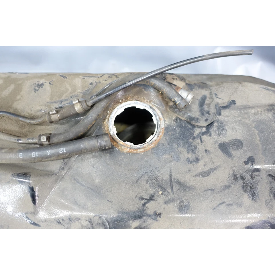 BMW E30 1984-1987 Serie 3 Tanque de gasolina de metal temprano 55L M3 dañado solo OEM Foto 3 de 4