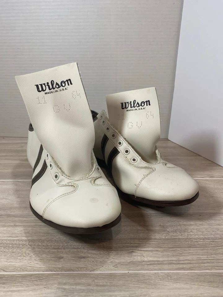 Chuteiras de beisebol vintage Wilson borracha tamanho 11 Deadstock EUA branco marrom sem cadarços - Imagem 2 de 4