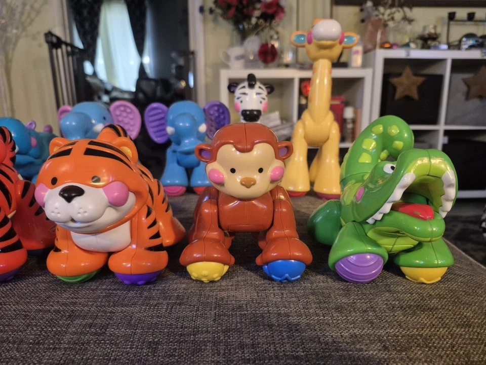 FISHER PRICE Increíbles Animales MIXED Lote de 12 que traquetean giran/sacuden, texturizados. Foto 3 de 4