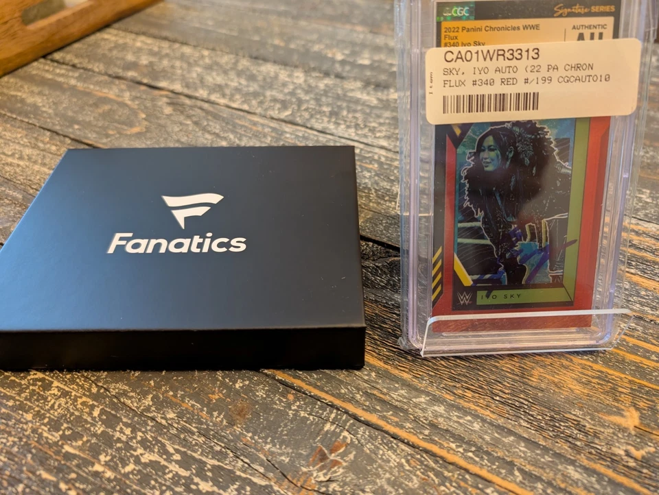 WWE IYO SKY 亲笔签名 10 级正品帕尼尼奖杯完美完好 — 第 3/4 张图片