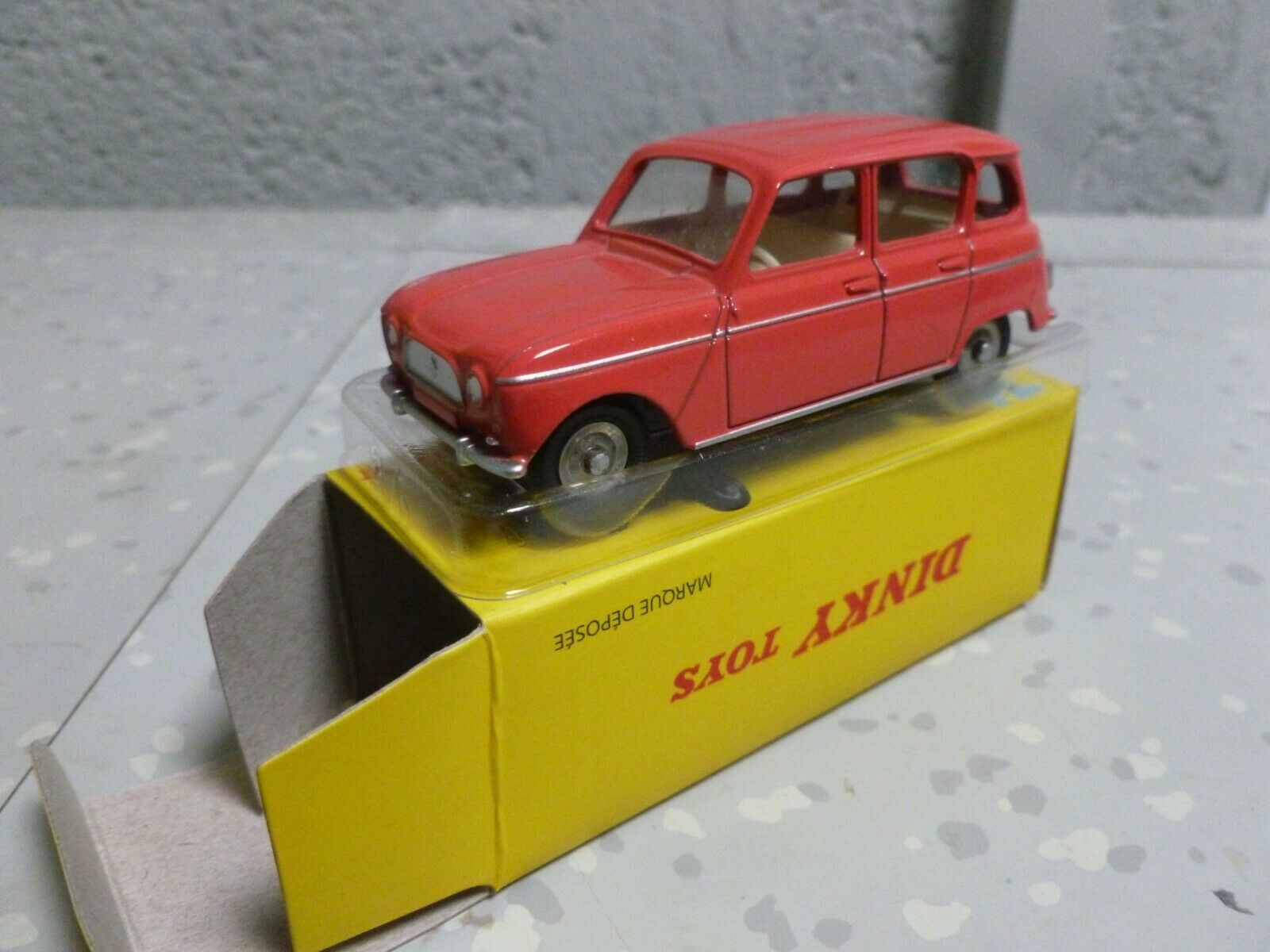 Renault 4L Dinky Toys 518 réédition Atlas haut de gamme neuve en boîte