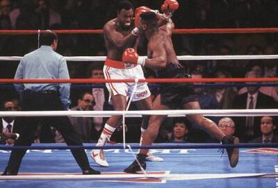 WBC IBF WBA Heavyweight Title Mike Tyson in action vs Larry Holmes- Old Photo
