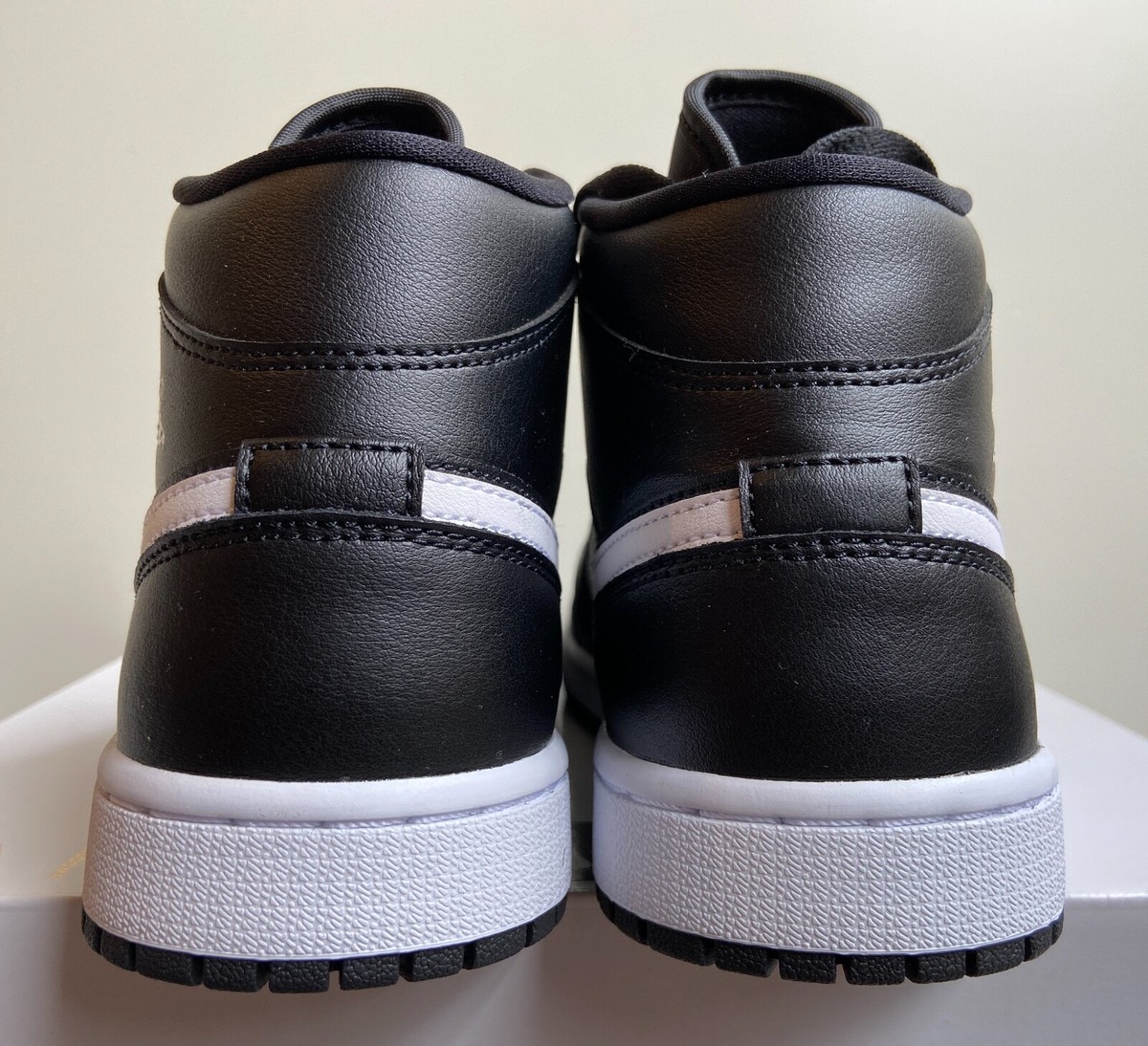 Nike Air Jordan 1 Mid Black White BQ6472-011 Women's Sz 5