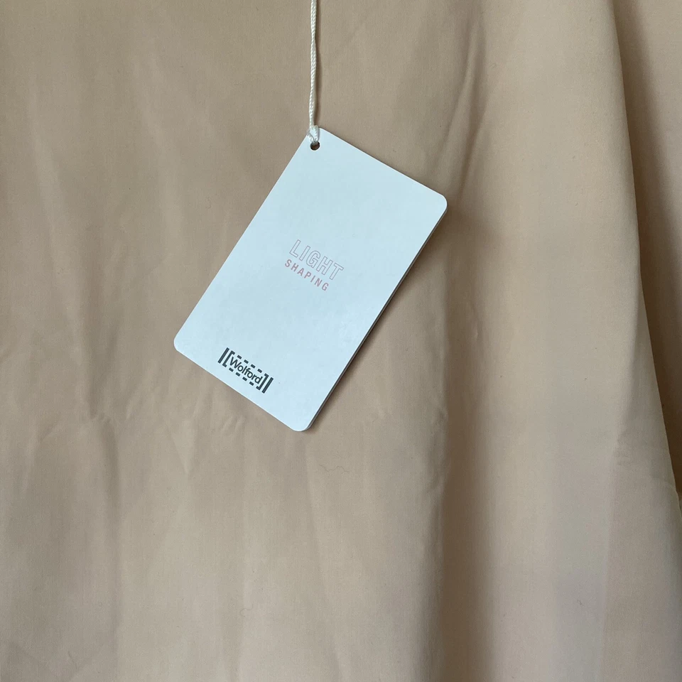 Blusa Wolford sem costura cropped modeladora leve tamanho G argila - Imagem 3 de 4