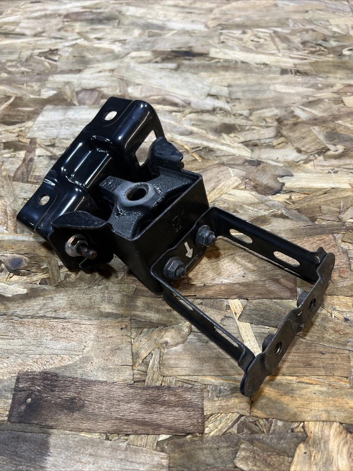 Nissan GT-R 2009-2020 MONTAJE DE ESCAPE OEM para R35 GT-R RH DERECHO Foto 3 de 4