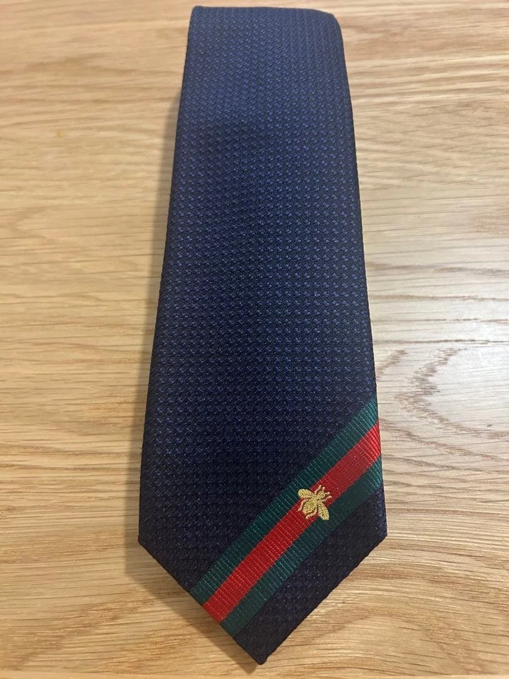 Gucci Nueva Corbata Sin Usar Azul Marino Color Sólido 100% Seda Hecha en Italia Línea Jerez Foto 2 de 4