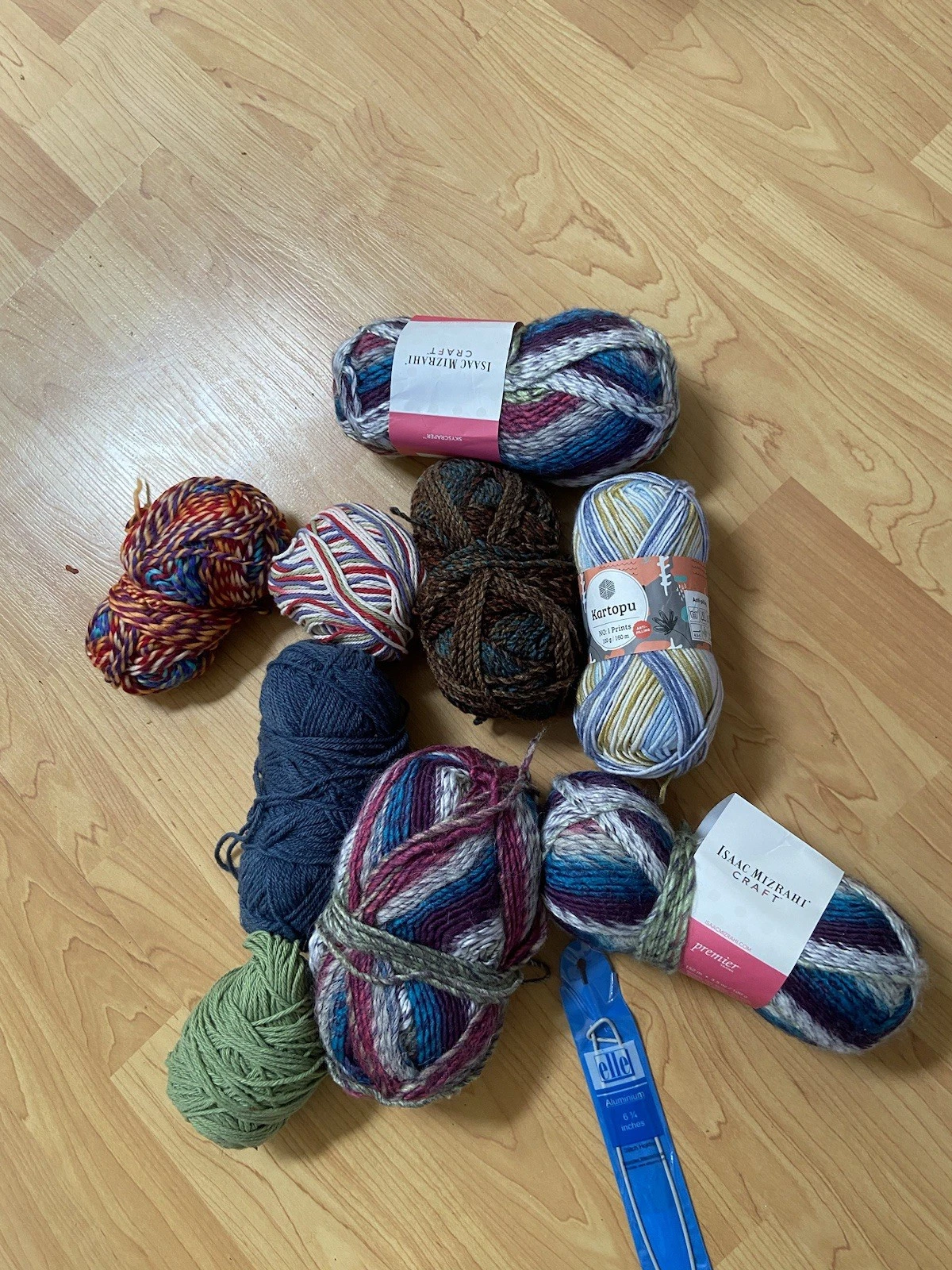 Yarn Destash Lot: Isaac Mizrahi Skyscraper, Elle Mischief Multipack, Needles image 6