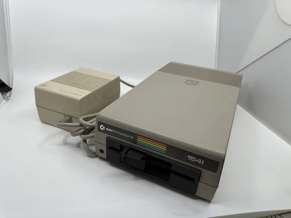 Vintage Commodore 64 Model 1541 Single Drive Floppy Disk - Untested POWERS ON - Image 2 of 4