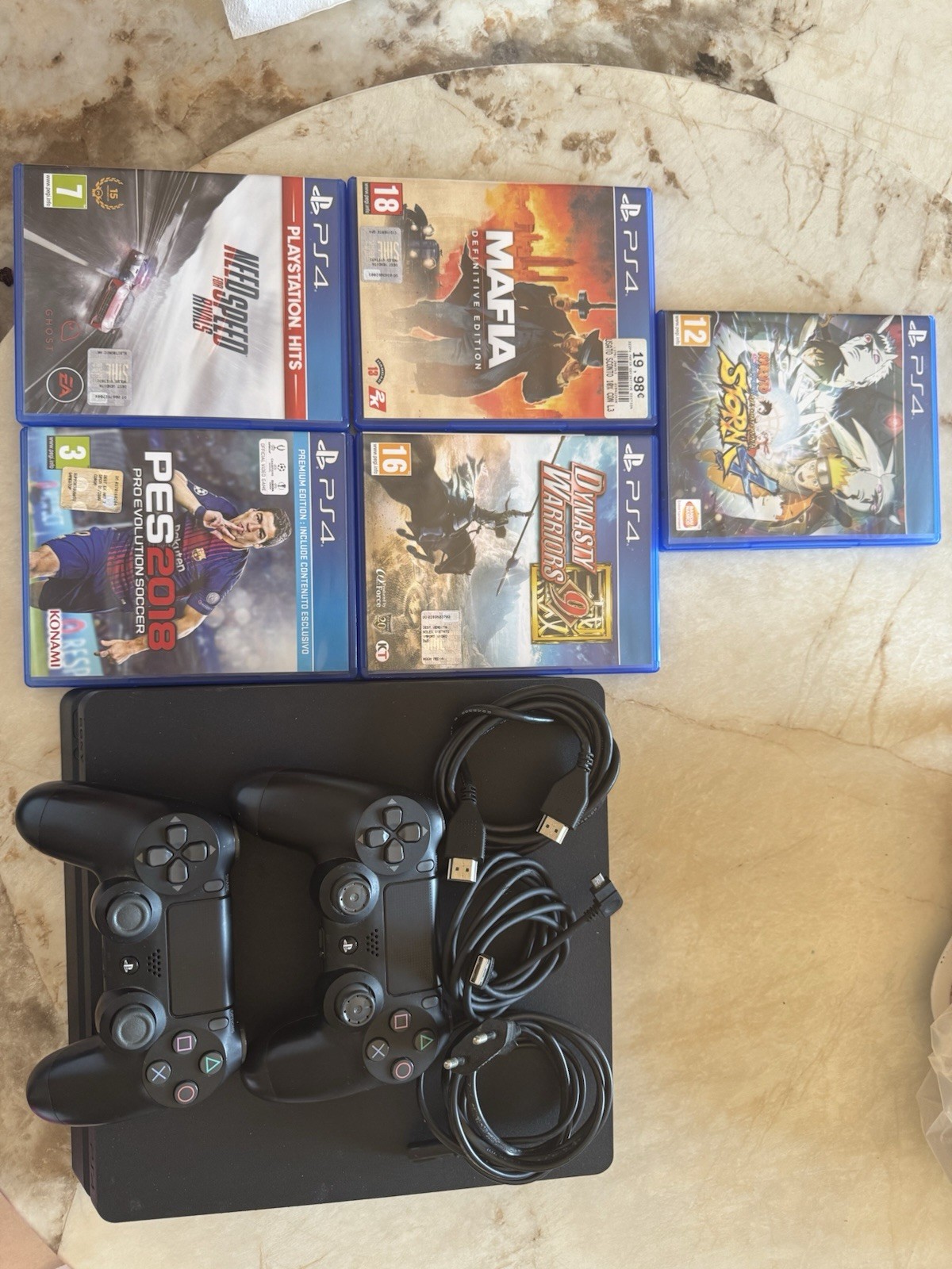 Sony PlayStation 4 Slim PAL con 2 DualShock 4, cavo HDMI e 5 giochi PS4