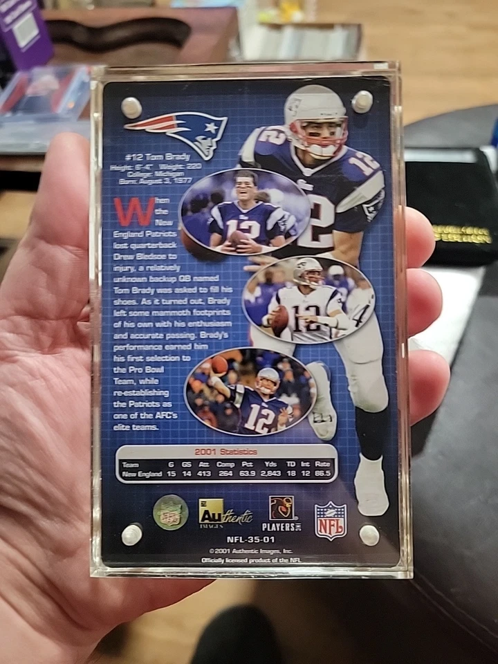 Tom Brady 2001 DORADO Edición Limitada Imágenes Auténticas Edición Conmemorativa Foto 3 de 3