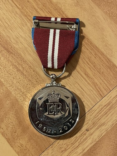 Queen's Diamond Jubilee Medal Full Size 1952-2012, as issued with box - Picture 5 of 5