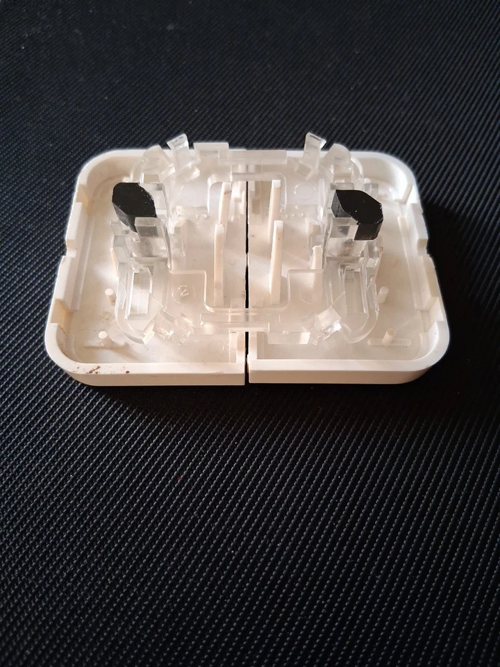 Double Doigt Enjoliveur de Volets Roulants  Couleur Ivoire Diplomat Legrand  - Photo 2/2